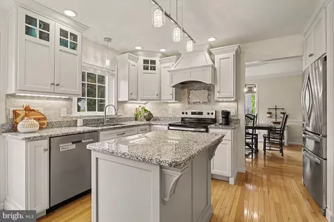 Kitchen - 378 Squire Ln, Lititz, PA 17543 photo 4 of 6