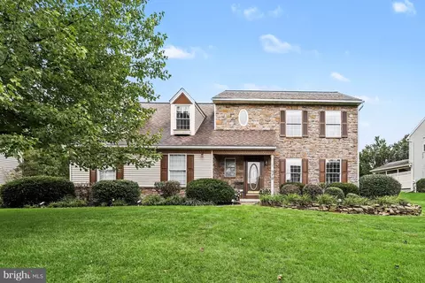 Exterior - 378 Squire Ln, Lititz, PA 17543 photo 2 of 9