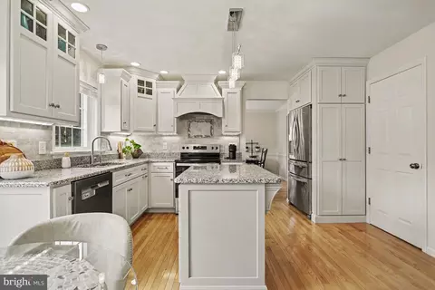 Kitchen - 378 Squire Ln, Lititz, PA 17543 photo 5 of 6