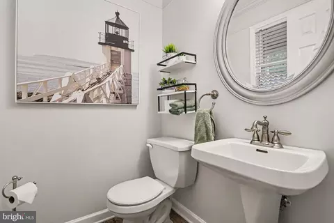 Bath - 378 Squire Ln, Lititz, PA 17543 photo 1 of 3