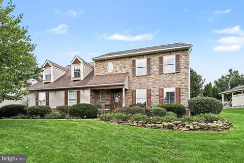 Exterior - 378 Squire Ln, Lititz, PA 17543 photo 3 of 9