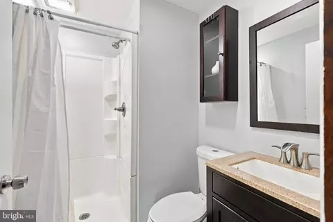 Bath - 207 Weaver Dr, Lititz, PA 17543 photo 6 of 6