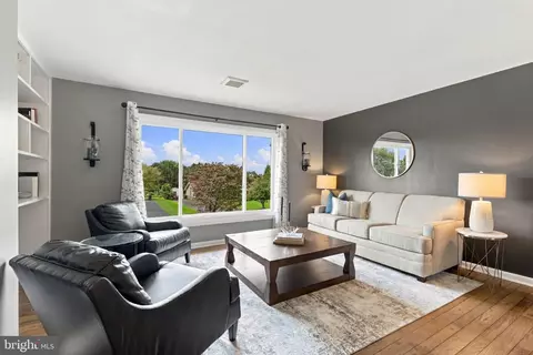 Living - 207 Weaver Dr, Lititz, PA 17543 photo 2 of 3