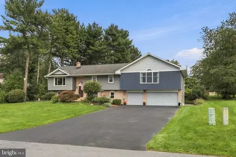 Exterior - 207 Weaver Dr, Lititz, PA 17543 photo 21 of 27