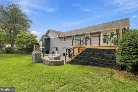 Exterior - 207 Weaver Dr, Lititz, PA 17543 photo 9 of 27