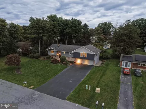 View/Area - 207 Weaver Dr, Lititz, PA 17543 photo 8 of 10