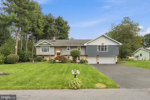 Exterior - 207 Weaver Dr, Lititz, PA 17543 photo 20 of 27