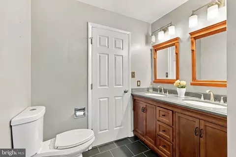 Bath - 207 Weaver Dr, Lititz, PA 17543 photo 2 of 6