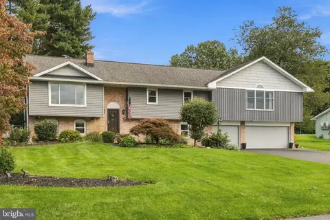 Exterior - 207 Weaver Dr, Lititz, PA 17543 photo 18 of 27