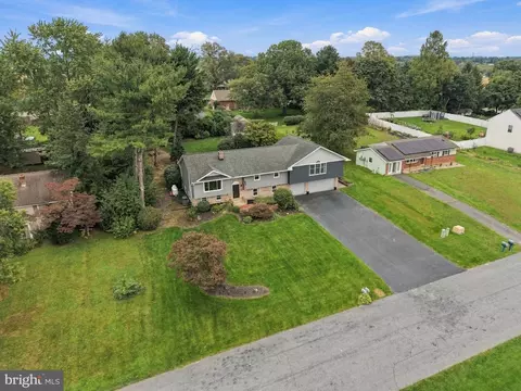 View/Area - 207 Weaver Dr, Lititz, PA 17543 photo 4 of 10