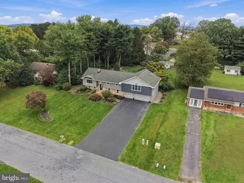 View/Area - 207 Weaver Dr, Lititz, PA 17543 photo 3 of 10