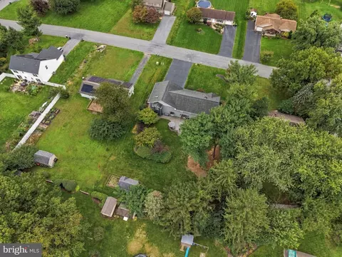 View/Area - 207 Weaver Dr, Lititz, PA 17543 photo 2 of 10