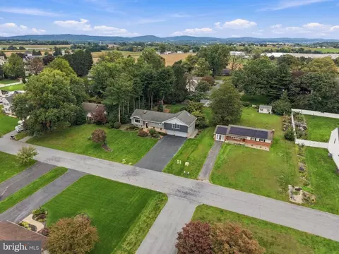 View/Area - 207 Weaver Dr, Lititz, PA 17543 photo 6 of 10