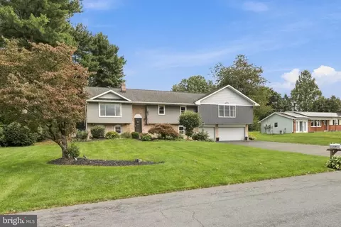 Exterior - 207 Weaver Dr, Lititz, PA 17543 photo 19 of 27