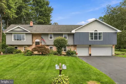 Exterior - 207 Weaver Dr, Lititz, PA 17543 photo 17 of 27