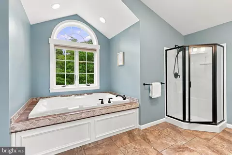 Bath - 207 Weaver Dr, Lititz, PA 17543 photo 5 of 6