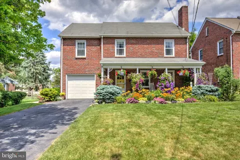 67 N Kinzer Ave, New Holland, PA 17557