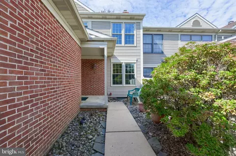 1817 Spring Ridge Ln, Lancaster, PA 17603