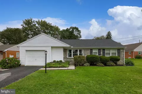 2197 Veumont Dr, Lancaster, PA 17601