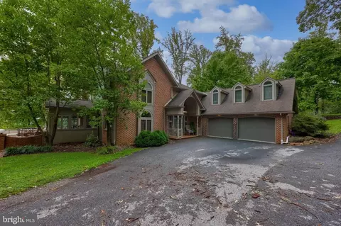 325 Netzley Dr, Denver, PA 17517