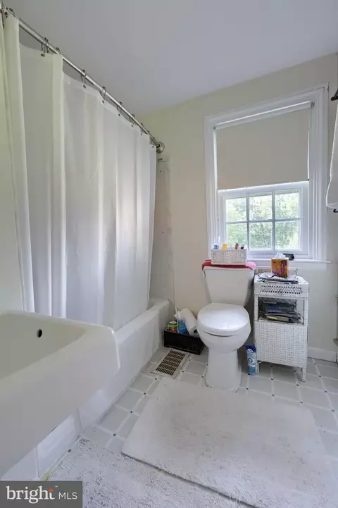 Bath - 751 Stackstown Rd, Bainbridge, PA 17502 photo 1 of 2