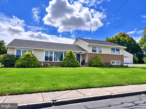 540 Westfield Dr, New Holland, PA 17557