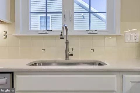 Kitchen - 576 Allegiance Dr, Lititz, PA 17543 photo 5 of 7