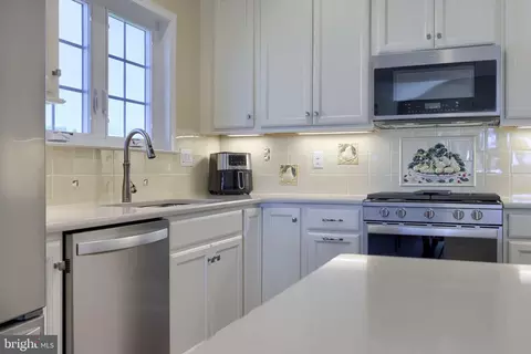 Kitchen - 576 Allegiance Dr, Lititz, PA 17543 photo 3 of 7
