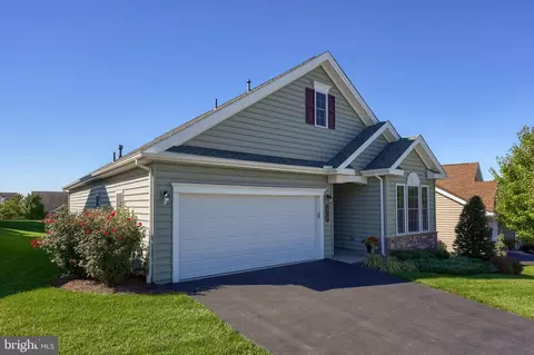 Exterior - 576 Allegiance Dr, Lititz, PA 17543 photo 8 of 10
