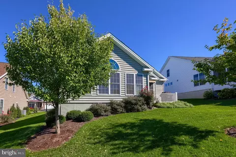 Exterior - 576 Allegiance Dr, Lititz, PA 17543 photo 5 of 10