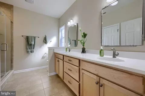 Bath - 576 Allegiance Dr, Lititz, PA 17543 photo 2 of 4