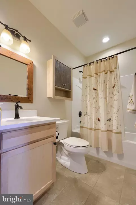 Bath - 576 Allegiance Dr, Lititz, PA 17543 photo 1 of 4