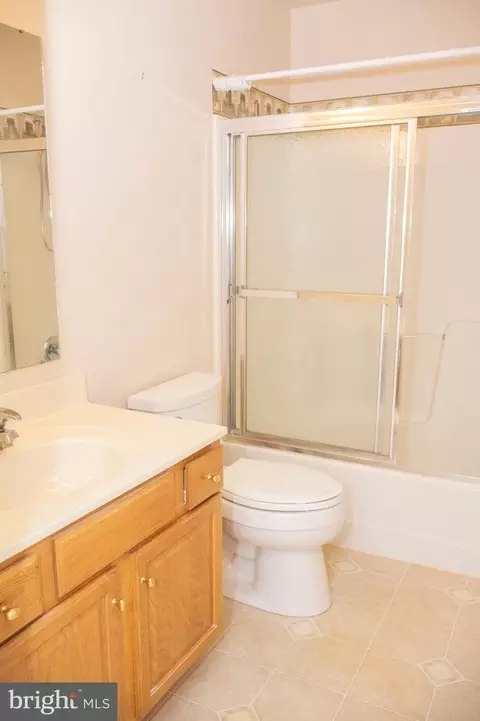 Bath - 338 Cambridge Ln, Lititz, PA 17543 photo 1 of 2