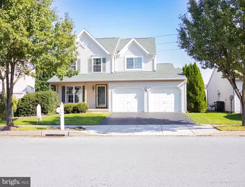 338 Cambridge Ln, Lititz, PA 17543
