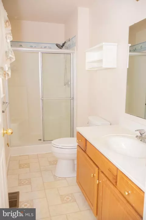 Bath - 338 Cambridge Ln, Lititz, PA 17543 photo 2 of 2