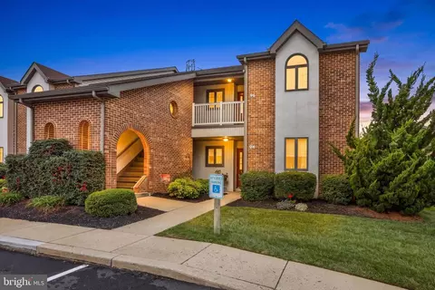 96 Black Oak Dr, Lancaster, PA 17602