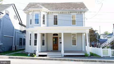 55 Marietta Ave, Mount Joy, PA 17552