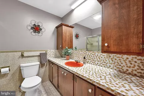 Bath - 120 Hershey Rd, Lititz, PA 17543 photo 2 of 3