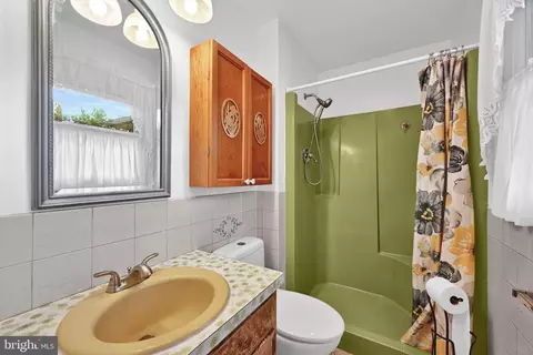 Bath - 120 Hershey Rd, Lititz, PA 17543 photo 1 of 3