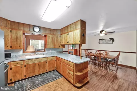 Kitchen - 120 Hershey Rd, Lititz, PA 17543 photo 2 of 3