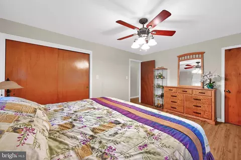 Bedroom - 120 Hershey Rd, Lititz, PA 17543 photo 2 of 5