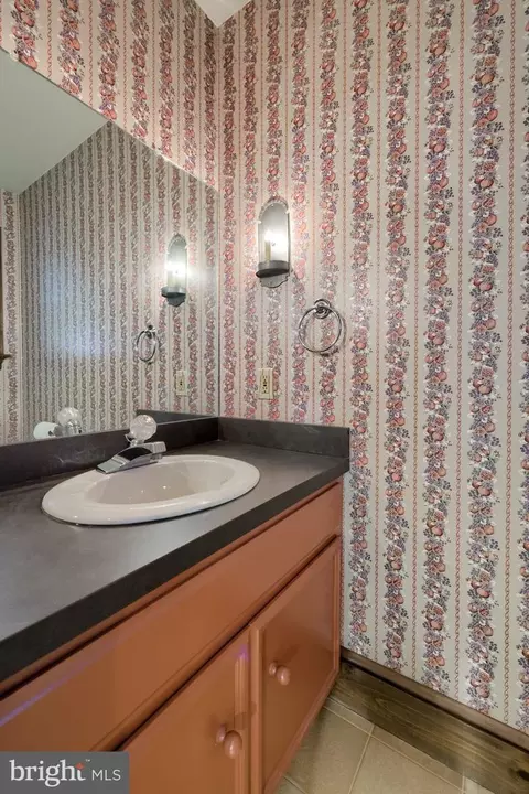 Bath - 526 Ashton Pl, Lititz, PA 17543 photo 1 of 4