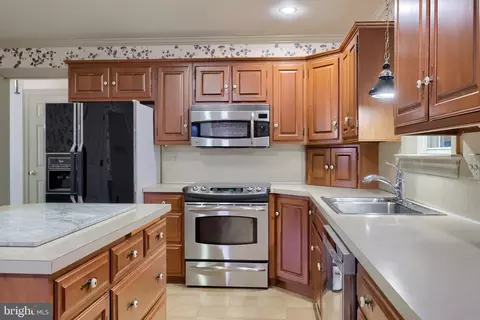 Kitchen - 526 Ashton Pl, Lititz, PA 17543 photo 2 of 5