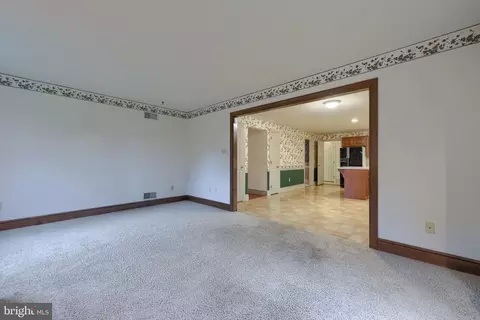 Living - 526 Ashton Pl, Lititz, PA 17543 photo 5 of 8