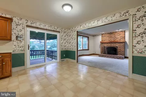 Living - 526 Ashton Pl, Lititz, PA 17543 photo 2 of 8