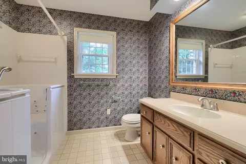 Bath - 526 Ashton Pl, Lititz, PA 17543 photo 3 of 4