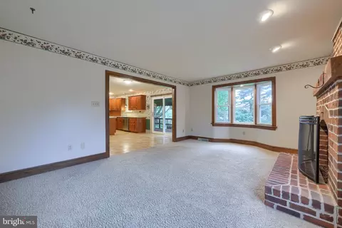 Living - 526 Ashton Pl, Lititz, PA 17543 photo 6 of 8