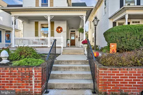Exterior - 233 S Spruce St, Lititz, PA 17543 photo 4 of 11