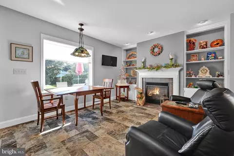 Dining - 233 S Spruce St, Lititz, PA 17543 photo 3 of 3