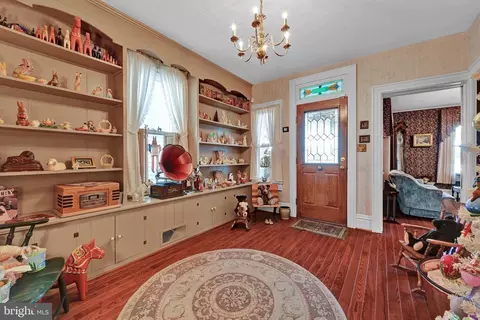 Entry Way - 233 S Spruce St, Lititz, PA 17543 photo 2 of 2